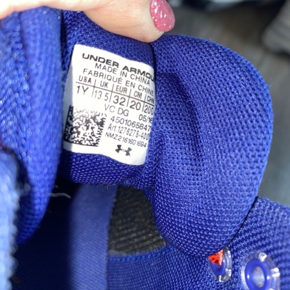 Under Armour size 1 boys sneakers shoes - Picture 5 of 6